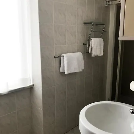 Πανσιόν Affittacamere Monica 3*